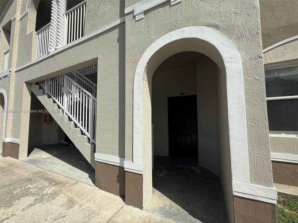 Active With Contract: $1,770 (2 beds, 2 baths, 914 Square Feet)