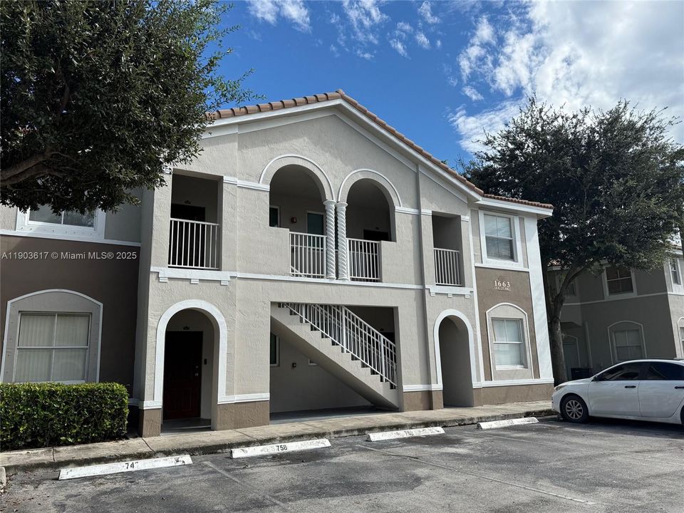 Active With Contract: $1,770 (2 beds, 2 baths, 914 Square Feet)
