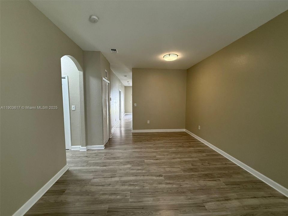 Active With Contract: $1,770 (2 beds, 2 baths, 914 Square Feet)