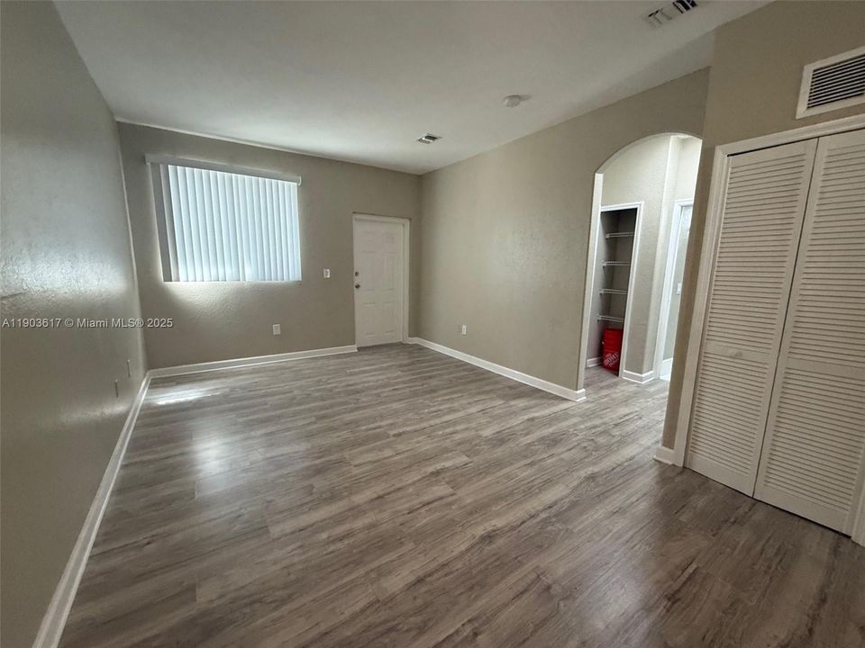Active With Contract: $1,770 (2 beds, 2 baths, 914 Square Feet)
