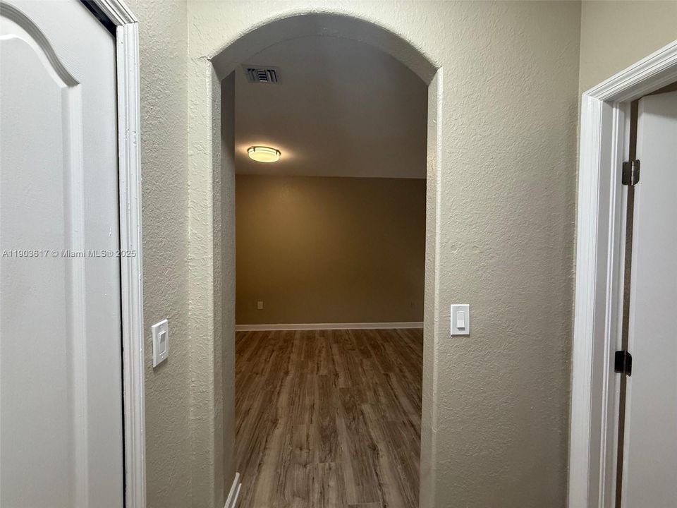 Active With Contract: $1,770 (2 beds, 2 baths, 914 Square Feet)