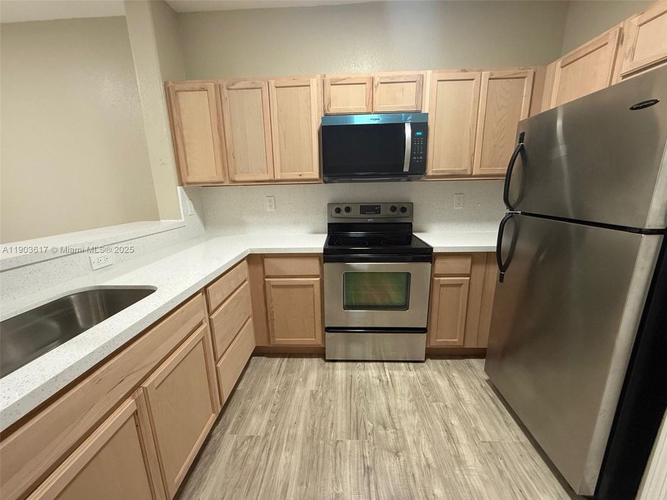 Active With Contract: $1,770 (2 beds, 2 baths, 914 Square Feet)