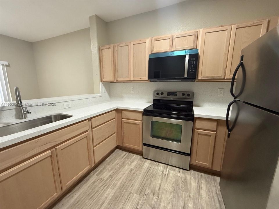 Active With Contract: $1,770 (2 beds, 2 baths, 914 Square Feet)