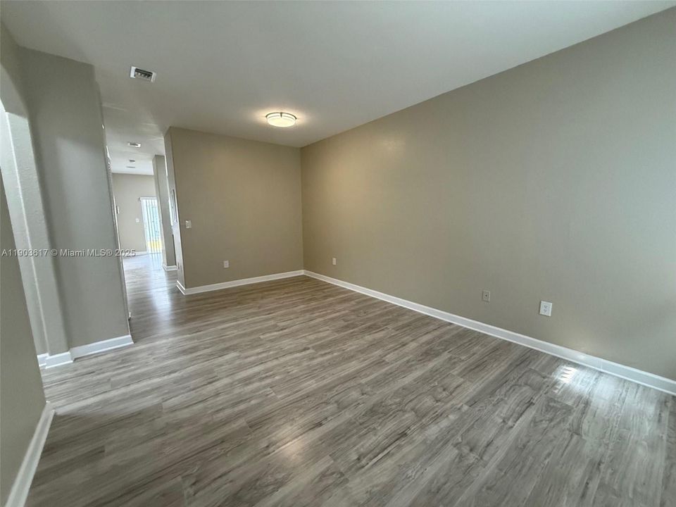 Active With Contract: $1,770 (2 beds, 2 baths, 914 Square Feet)