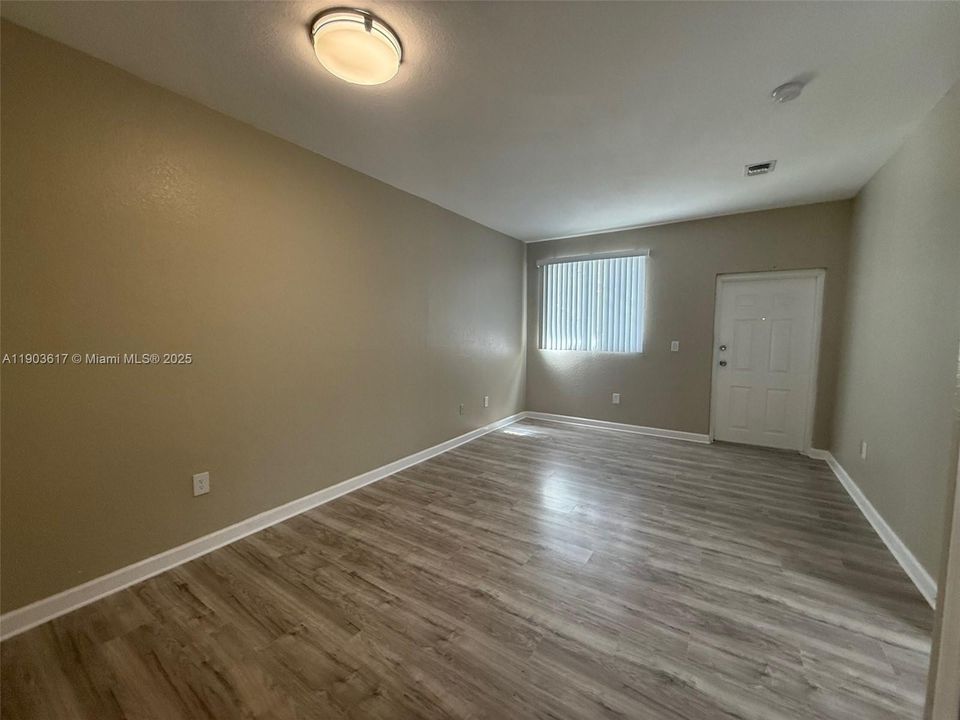 Active With Contract: $1,770 (2 beds, 2 baths, 914 Square Feet)