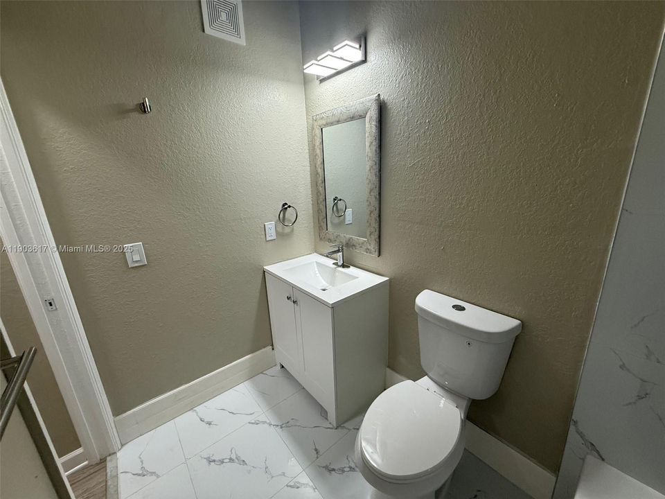 Active With Contract: $1,770 (2 beds, 2 baths, 914 Square Feet)