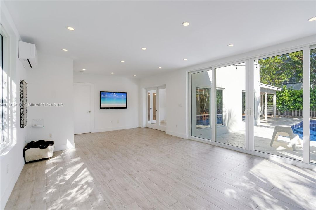 For Rent: $18,500 (5 beds, 5 baths, 4782 Square Feet)