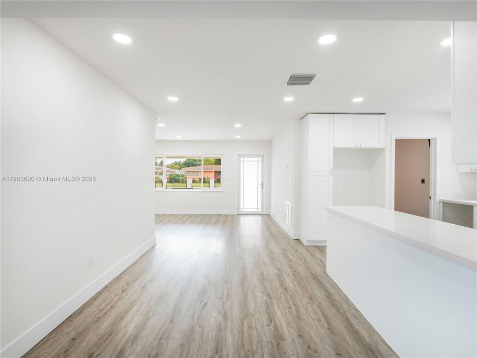 For Sale: $565,000 (3 beds, 2 baths, 1225 Square Feet)