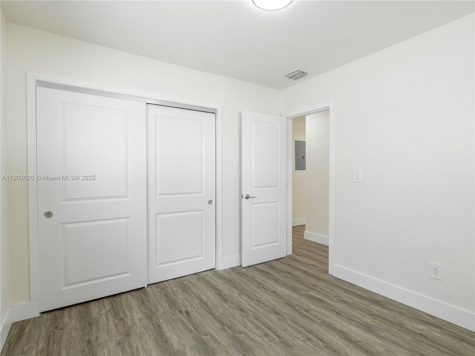 For Sale: $565,000 (3 beds, 2 baths, 1225 Square Feet)