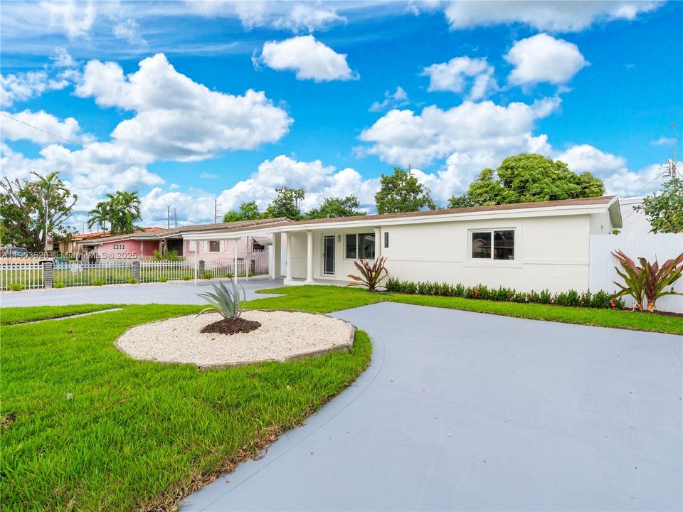 For Sale: $565,000 (3 beds, 2 baths, 1225 Square Feet)