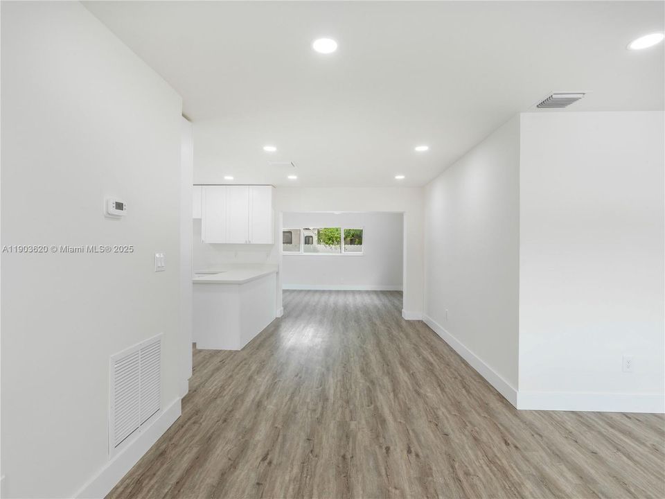 For Sale: $565,000 (3 beds, 2 baths, 1225 Square Feet)