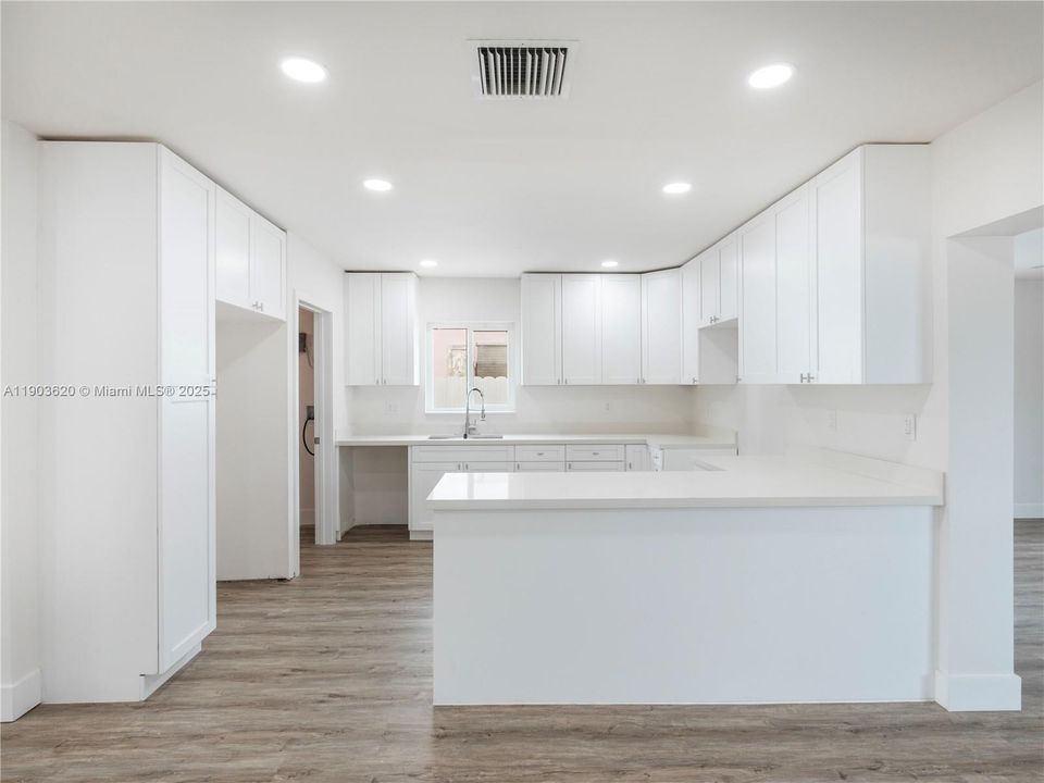 For Sale: $565,000 (3 beds, 2 baths, 1225 Square Feet)