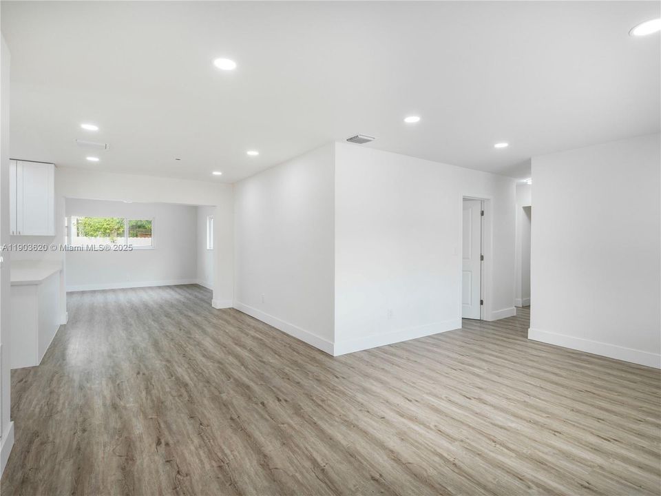 For Sale: $565,000 (3 beds, 2 baths, 1225 Square Feet)