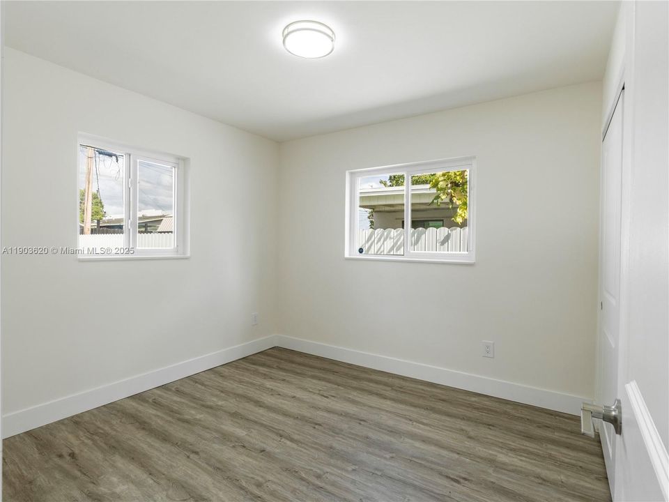 For Sale: $565,000 (3 beds, 2 baths, 1225 Square Feet)