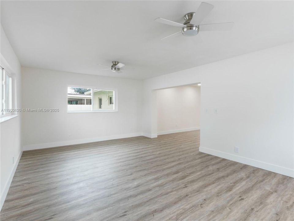 For Sale: $565,000 (3 beds, 2 baths, 1225 Square Feet)