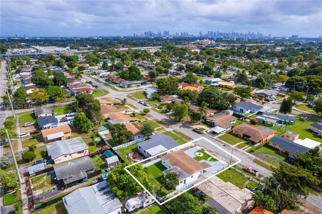 For Sale: $565,000 (3 beds, 2 baths, 1225 Square Feet)