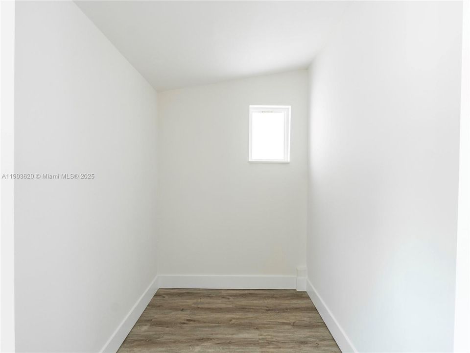 For Sale: $565,000 (3 beds, 2 baths, 1225 Square Feet)