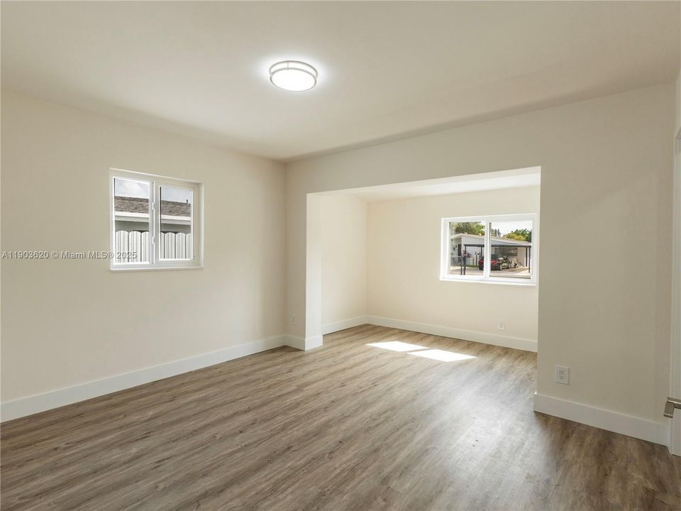 For Sale: $565,000 (3 beds, 2 baths, 1225 Square Feet)