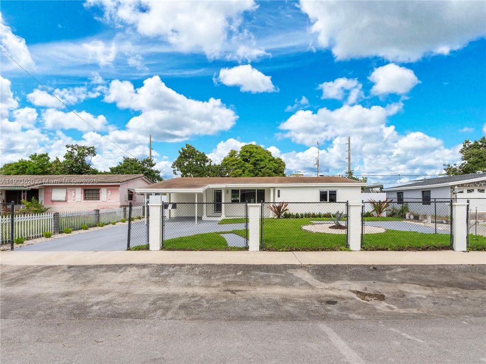 For Sale: $565,000 (3 beds, 2 baths, 1225 Square Feet)