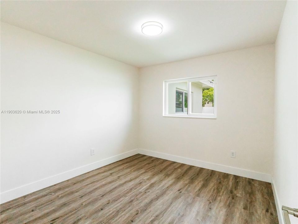 For Sale: $565,000 (3 beds, 2 baths, 1225 Square Feet)