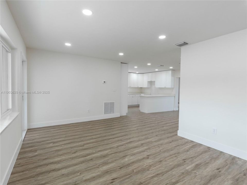 For Sale: $565,000 (3 beds, 2 baths, 1225 Square Feet)