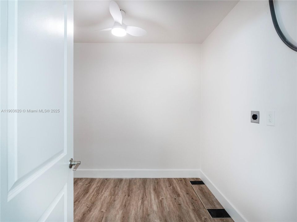 For Sale: $565,000 (3 beds, 2 baths, 1225 Square Feet)