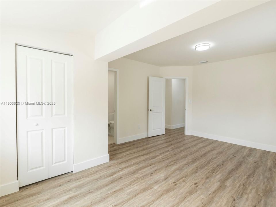 For Sale: $565,000 (3 beds, 2 baths, 1225 Square Feet)