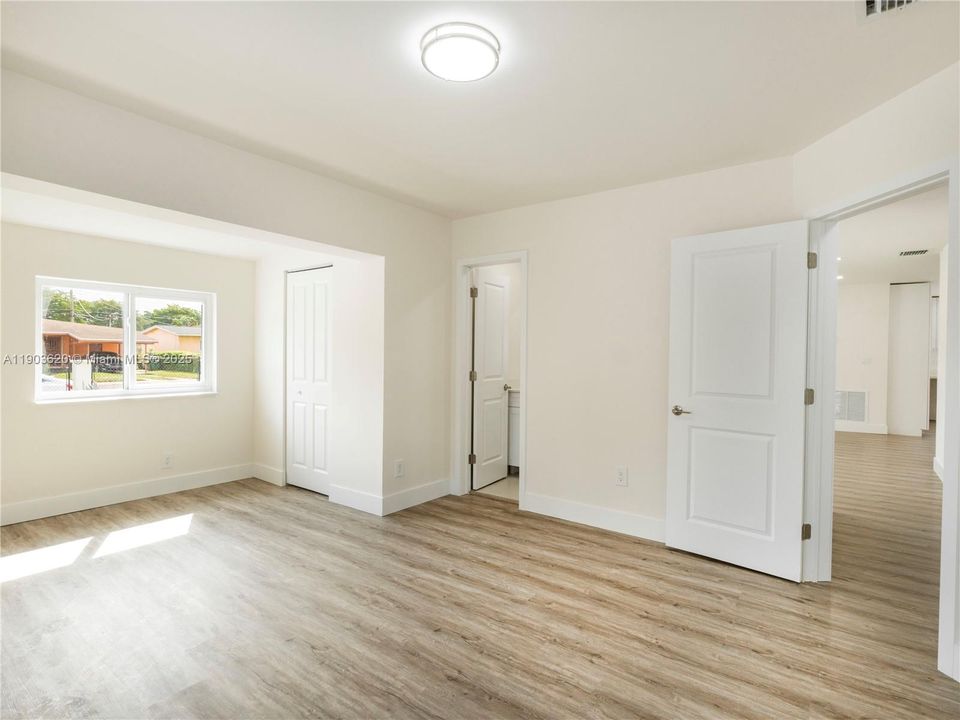 For Sale: $565,000 (3 beds, 2 baths, 1225 Square Feet)