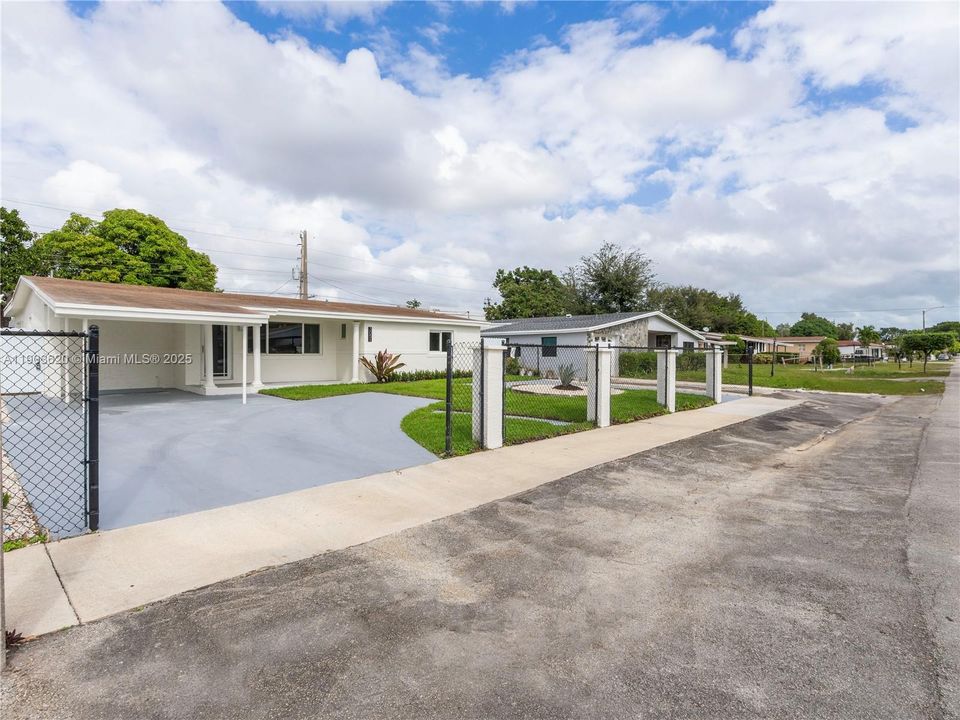 For Sale: $565,000 (3 beds, 2 baths, 1225 Square Feet)