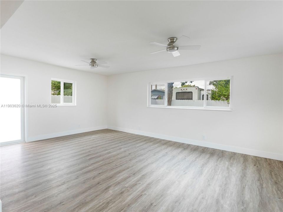 For Sale: $565,000 (3 beds, 2 baths, 1225 Square Feet)