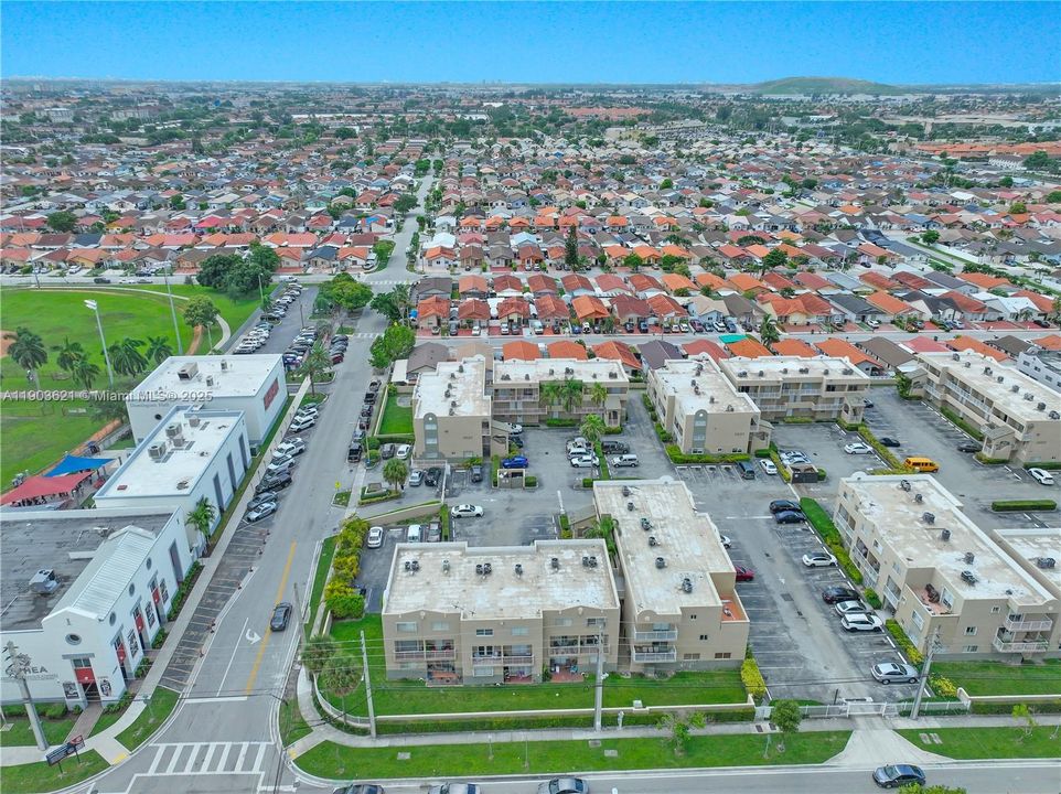 待售: $275,000 (2 贝兹, 1 浴室, 960 平方英尺)