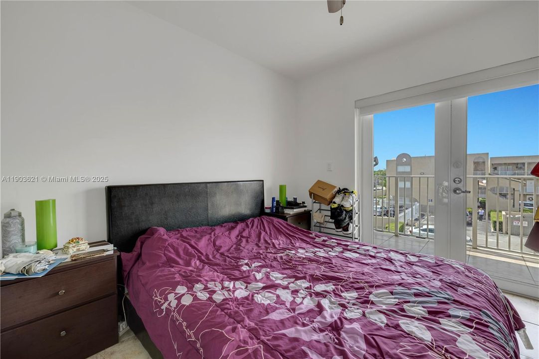 待售: $275,000 (2 贝兹, 1 浴室, 960 平方英尺)