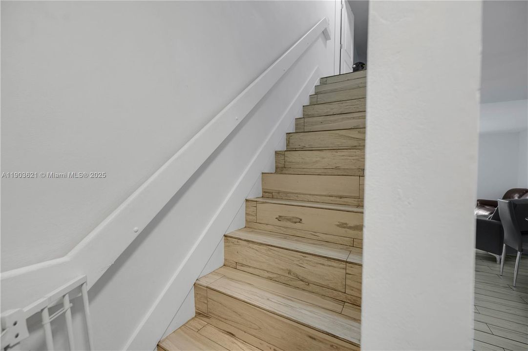 待售: $275,000 (2 贝兹, 1 浴室, 960 平方英尺)