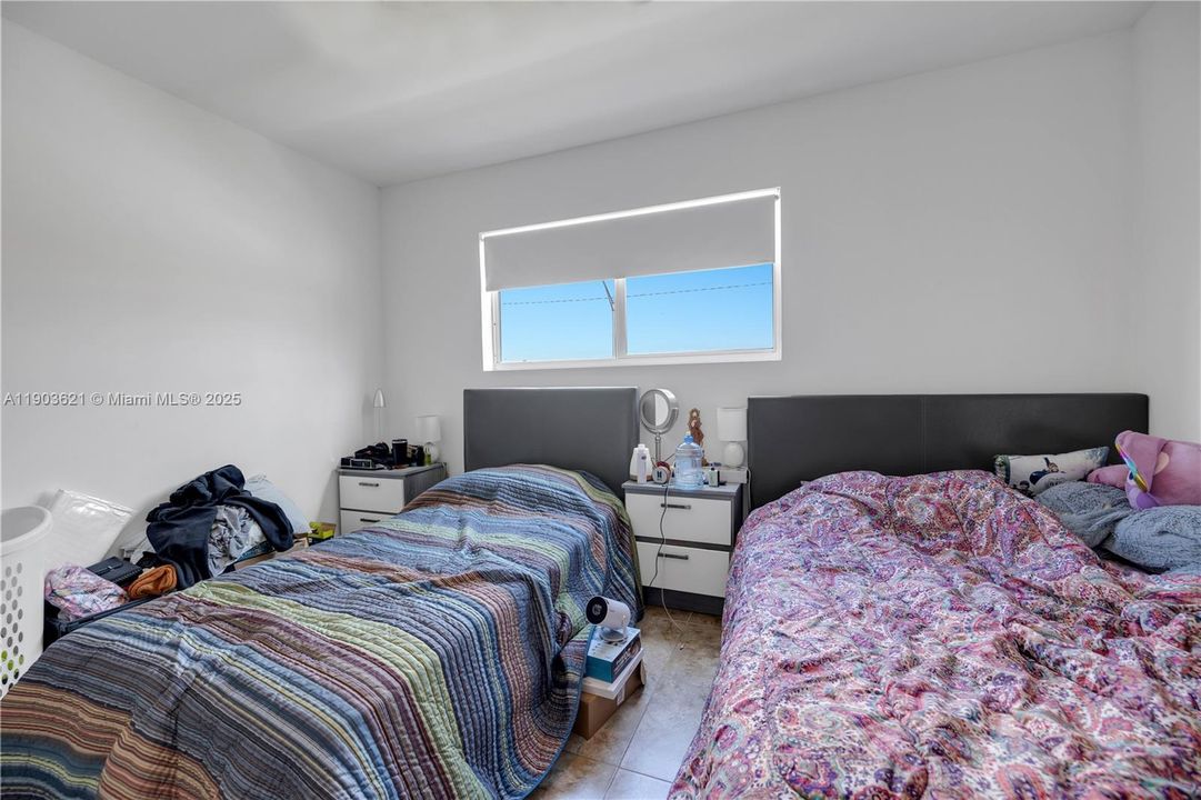 待售: $275,000 (2 贝兹, 1 浴室, 960 平方英尺)