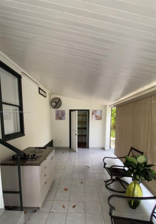 待售: $135,000 (3 贝兹, 2 浴室, 2746 平方英尺)