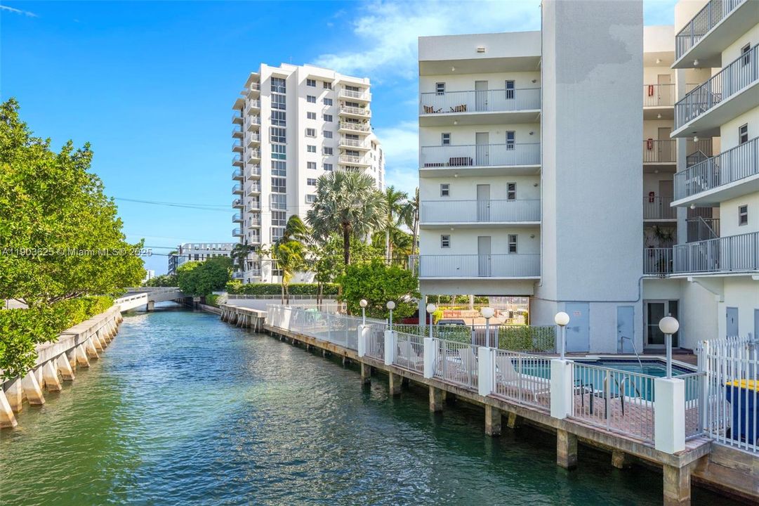 Active With Contract: $2,900 (1 beds, 1 baths, 706 Square Feet)