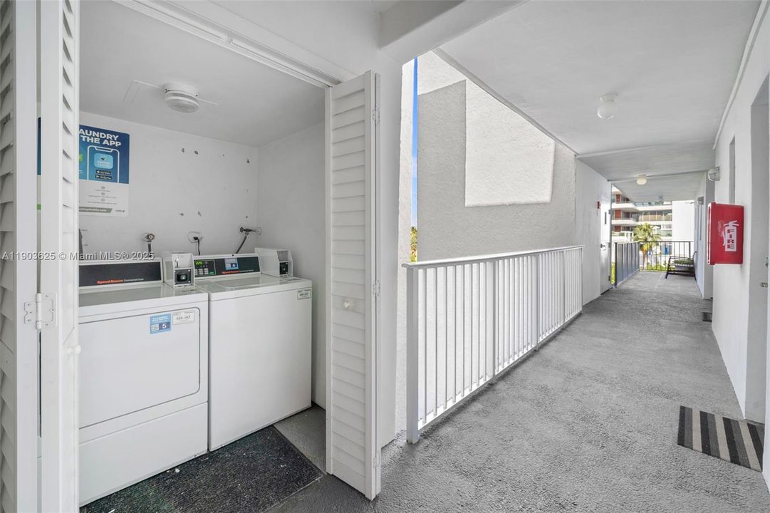 Active With Contract: $2,900 (1 beds, 1 baths, 706 Square Feet)