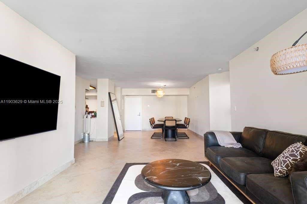 For Sale: $384,500 (2 beds, 2 baths, 1091 Square Feet)