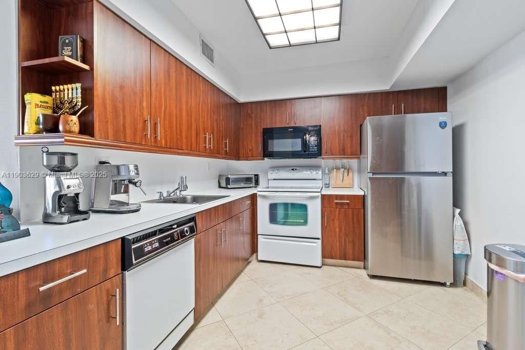 For Sale: $384,500 (2 beds, 2 baths, 1091 Square Feet)