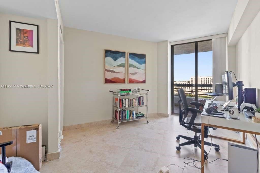 For Sale: $384,500 (2 beds, 2 baths, 1091 Square Feet)