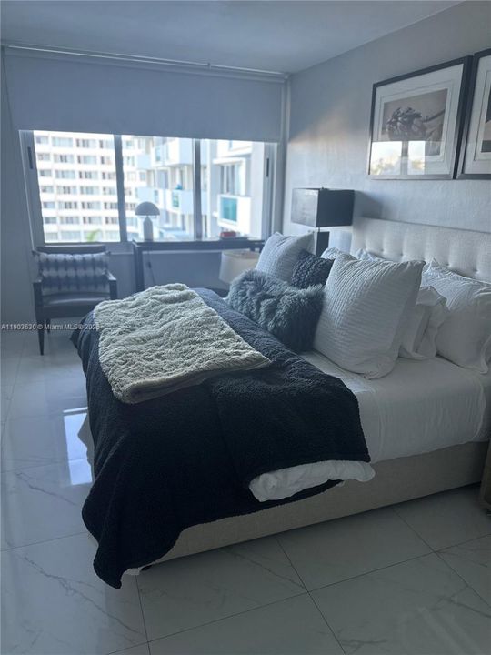 Active With Contract: $495,000 (1 beds, 1 baths, 990 Square Feet)