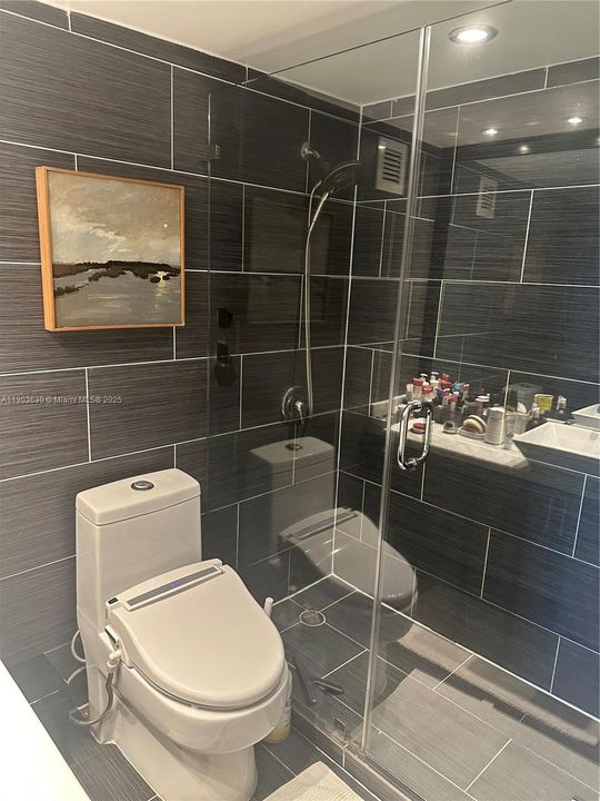 Active With Contract: $495,000 (1 beds, 1 baths, 990 Square Feet)