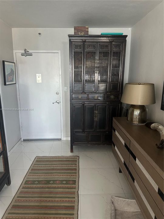 Active With Contract: $495,000 (1 beds, 1 baths, 990 Square Feet)