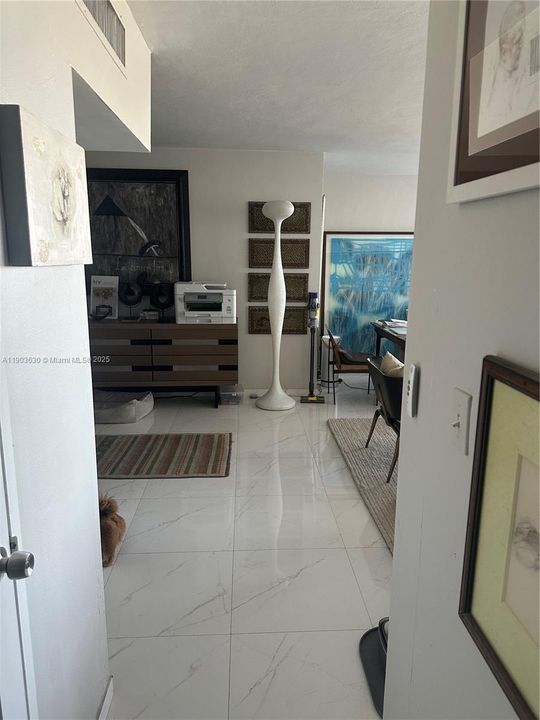 Active With Contract: $495,000 (1 beds, 1 baths, 990 Square Feet)