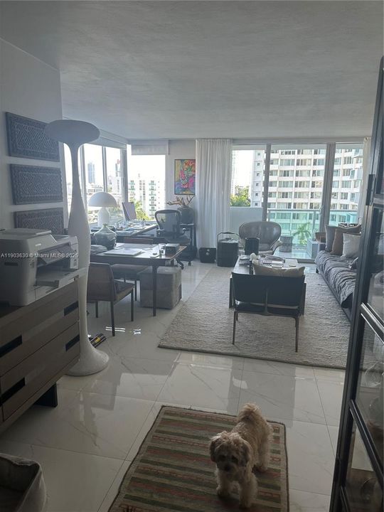 Active With Contract: $495,000 (1 beds, 1 baths, 990 Square Feet)