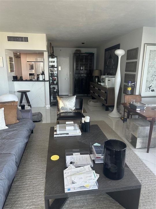 Active With Contract: $495,000 (1 beds, 1 baths, 990 Square Feet)