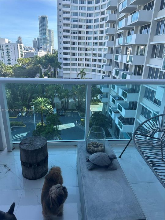 Active With Contract: $495,000 (1 beds, 1 baths, 990 Square Feet)