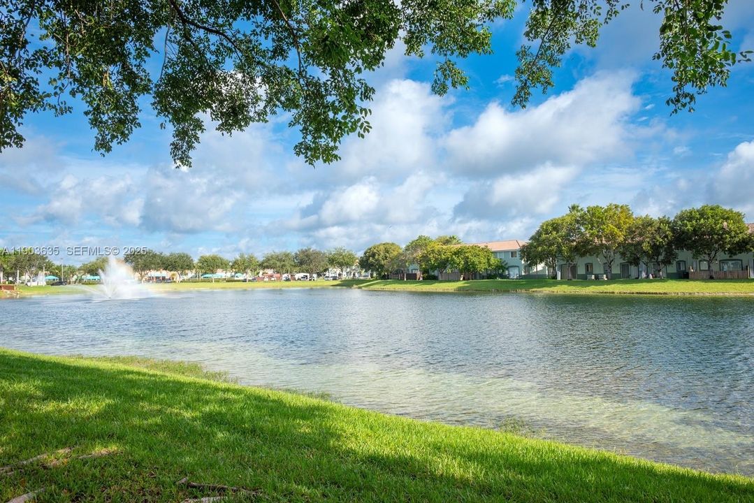 For Rent: $2,100 (3 beds, 2 baths, 1302 Square Feet)