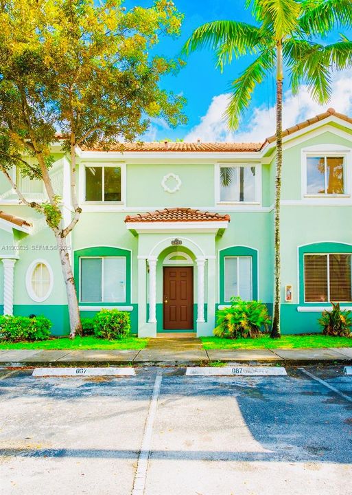 For Rent: $2,100 (3 beds, 2 baths, 1302 Square Feet)