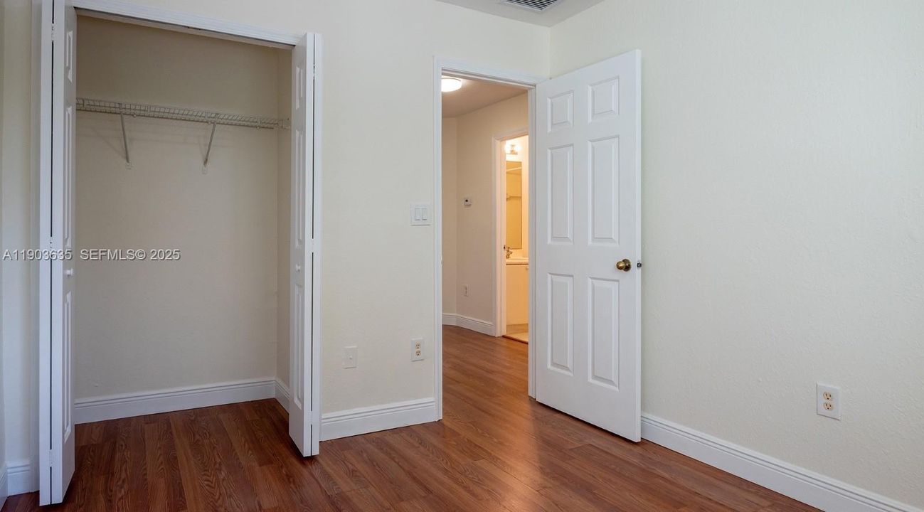 For Rent: $2,100 (3 beds, 2 baths, 1302 Square Feet)